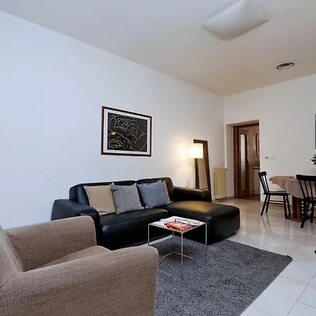 Apartment Borgo Pio Spacious