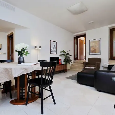 Borgo Pio Spacious Apartment Rome